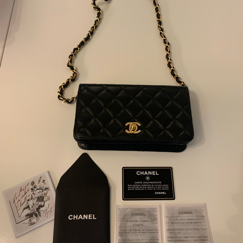 Authentic Vintage Chanel XXP sac class ville. Barely used. Iconic piece